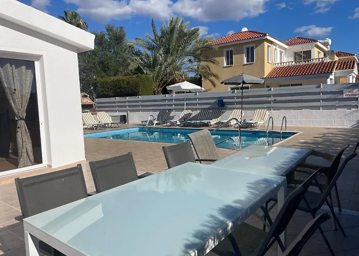 Kristin, Coral Bay * Pegeia