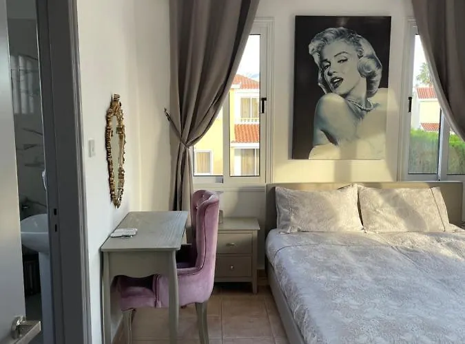 Kristin, Coral Bay *