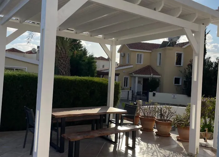 Kristin, Coral Bay Vila Pegeia