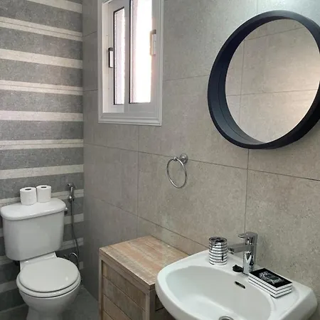 Kristin, Coral Bay Villa Peyia