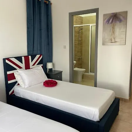 Kristin, Coral Bay Villa Peyia