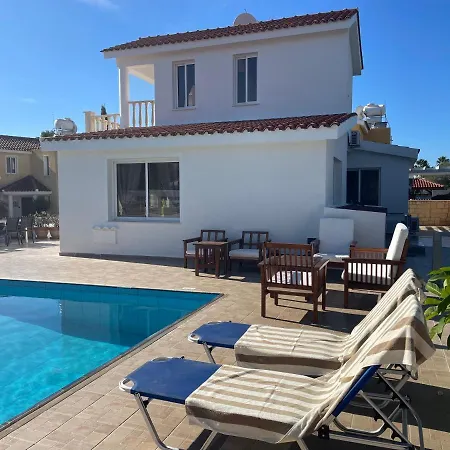 Kristin, Coral Bay Villa Peyia