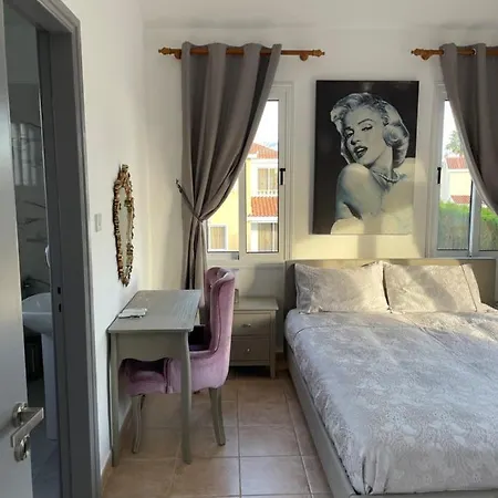 Kristin, Coral Bay *