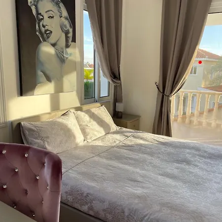 Kristin, Coral Bay Villa *