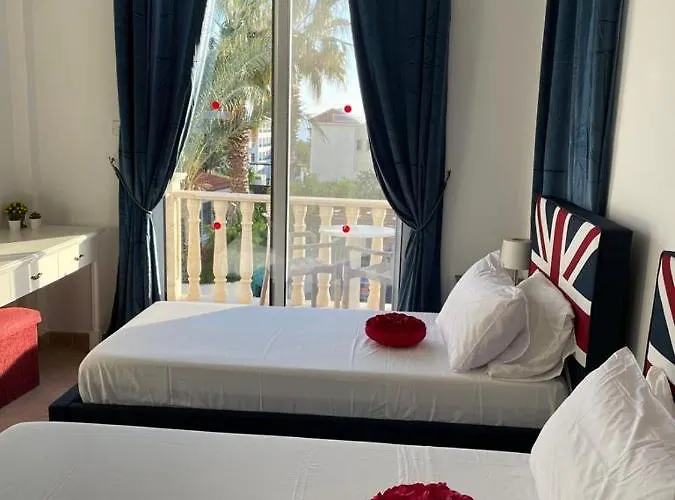 Kristin, Coral Bay فيلة بييا