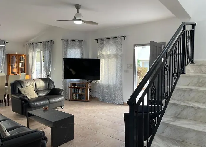 Kristin, Coral Bay * بييا