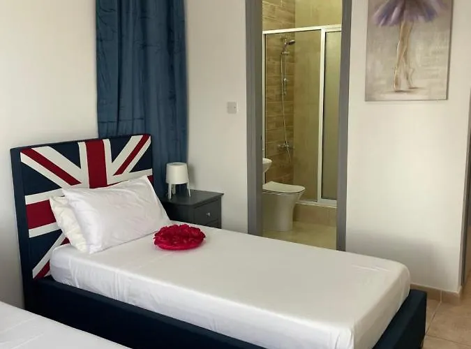 Kristin, Coral Bay Villa Peyia