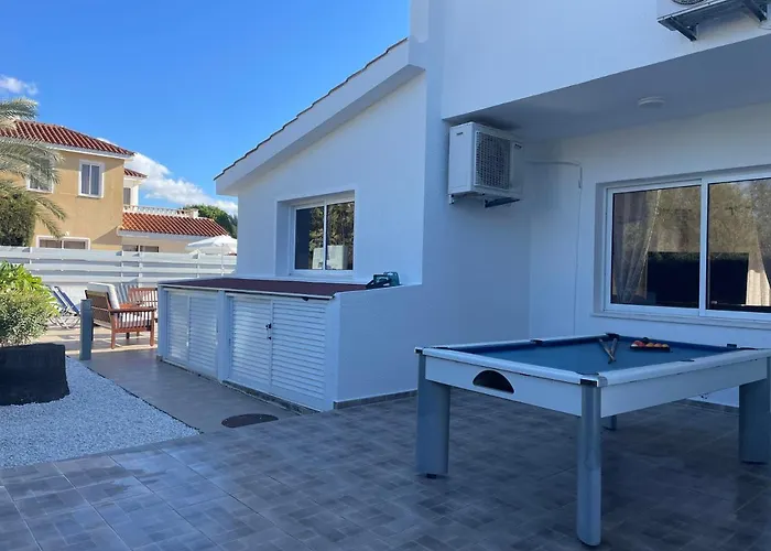 Villa Kristin, Coral Bay Peyia