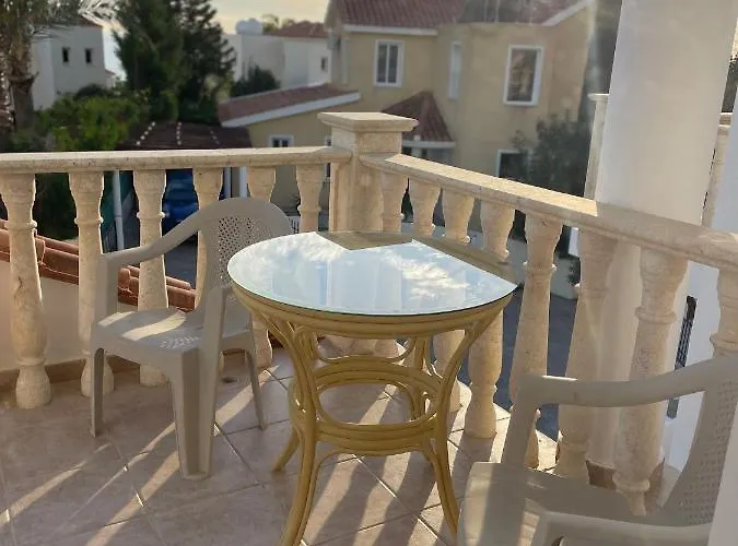 Kristin, Coral Bay فيلة *