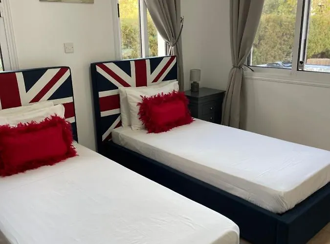 Kristin, Coral Bay Peyia