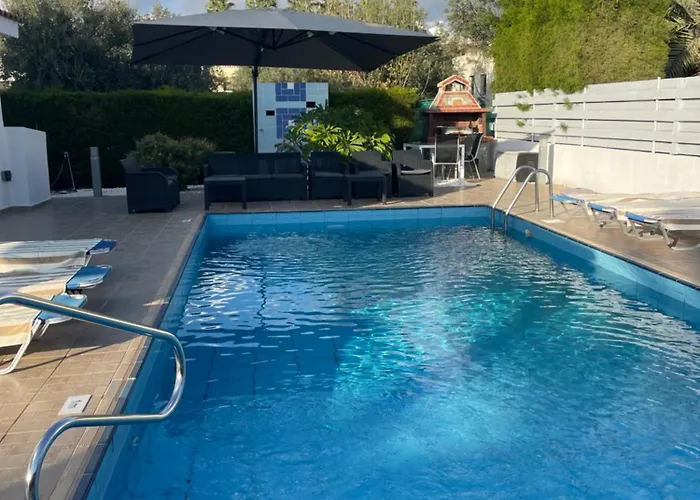 Kristin, Coral Bay فيلة *